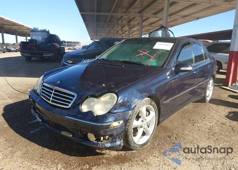 2006 Mercedes-Benz C 230 Sport z USA, uszkodzony, nr VIN WDBRF52H36A857758